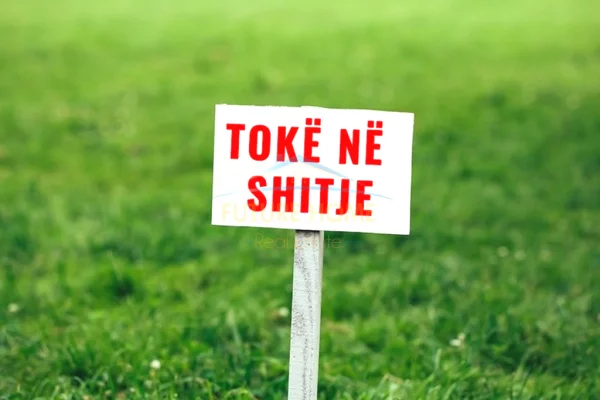 Truall ose Toke ne Tirane - 670,000 Euro