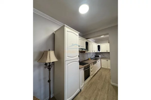 Shtepi me qera Apartament ne Tirane, 2+1, Mobilimi E mobiluar, Pagesa 1,100  Euro.