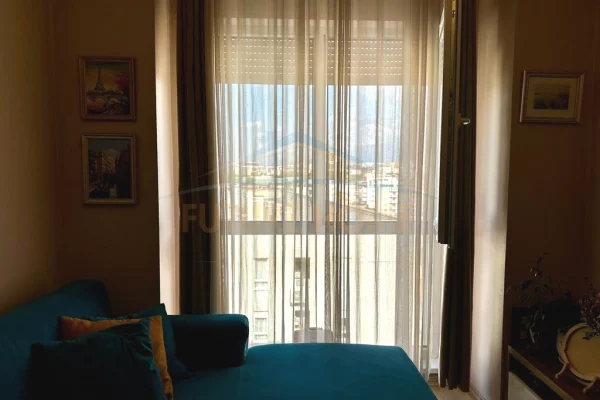 Shtepi ne shitje Apartament ne Tirane, 2+1, Mobilimi E mobiluar, Pagesa 175,000  Euro.