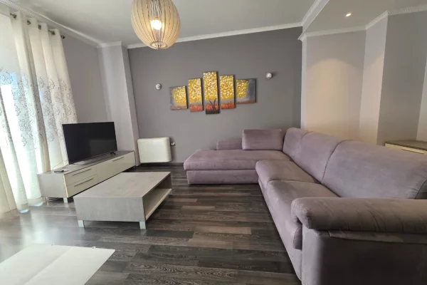 Shtepi me qera 2+1 ne Tirane - 1,400 Euro