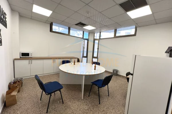 Jap me qira ambjent biznesi per zyra, Bllok, Tirane.