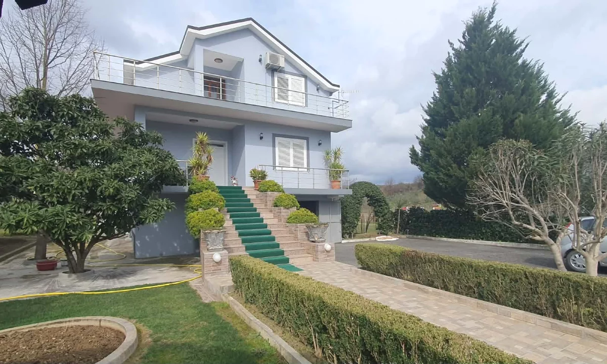 Shtepi ne shitje Vila Luksoze ne Tirane, 6+1, Mobilimi E mobiluar, Pagesa 1,200,000  Euro.