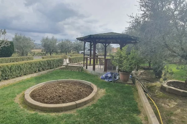 Shtepi ne shitje Vila Luksoze ne Tirane, 6+1, Mobilimi E mobiluar, Pagesa 1,200,000  Euro.