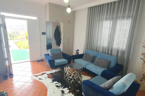 Shtepi ne shitje Vila Luksoze ne Tirane, 6+1, Mobilimi E mobiluar, Pagesa 1,200,000  Euro.