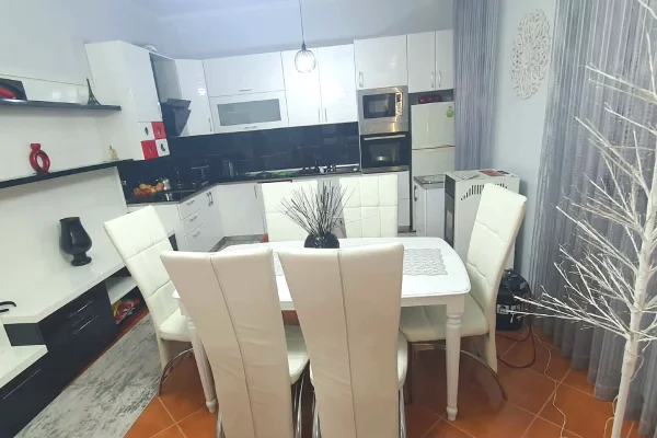 Shtepi ne shitje Vila Luksoze ne Tirane, 6+1, Mobilimi E mobiluar, Pagesa 1,200,000  Euro.