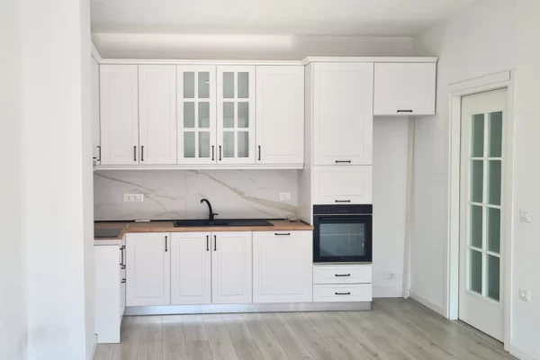 Appartamento in affitto a Tirana 1+1, SemiArredato