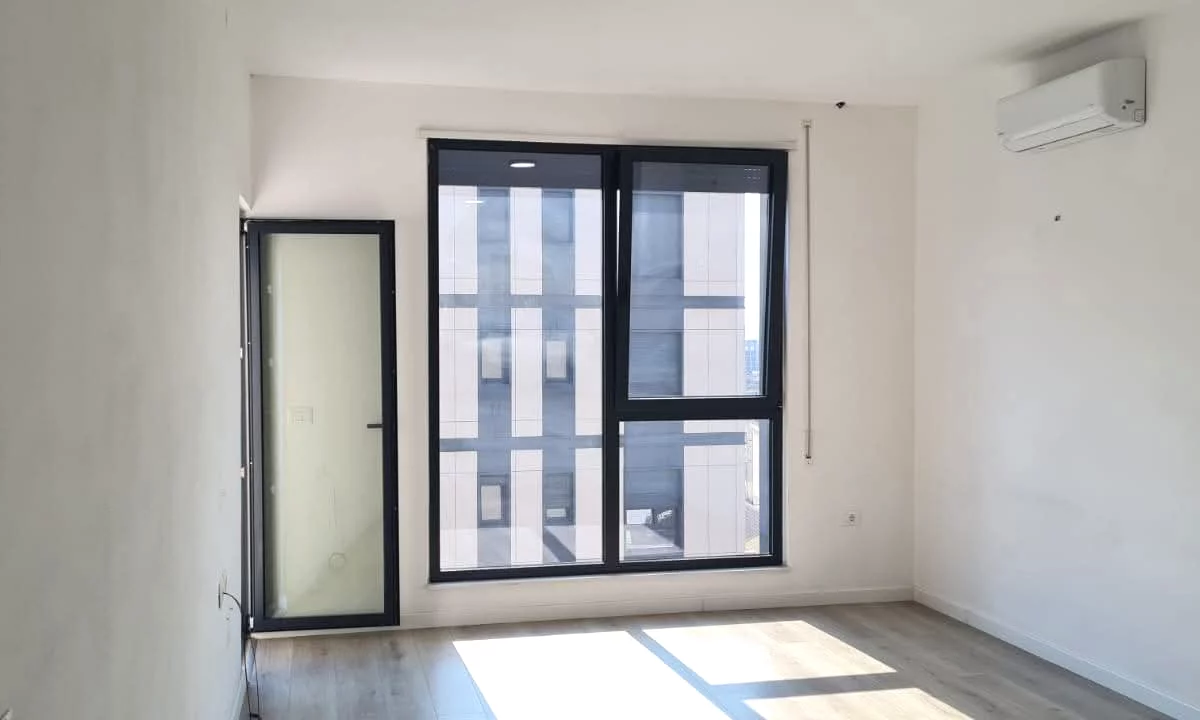 Appartamento in affitto a Tirana 1+1, SemiArredato