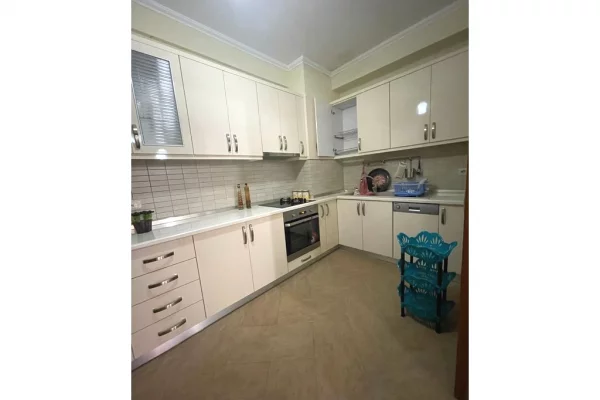 Appartamento in affitto a Tirana 2+1, Arredato