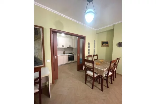 Appartamento in affitto a Tirana 2+1, Arredato