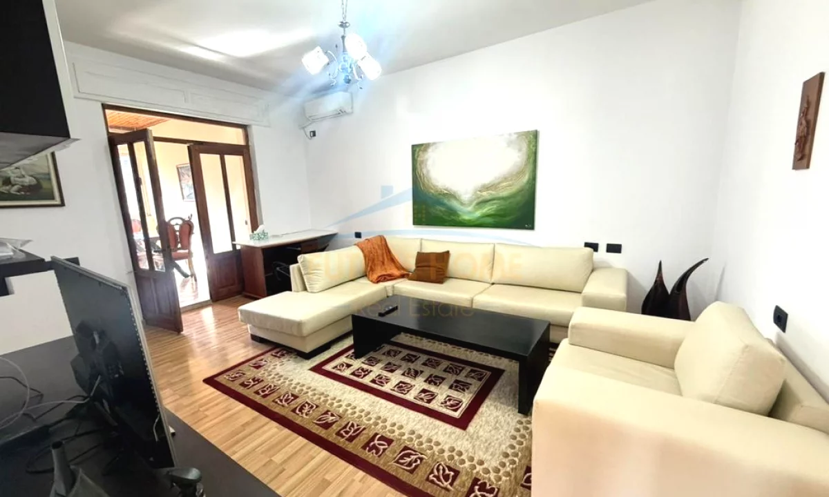 Appartamento in affitto a Tirana 2+1, Arredato