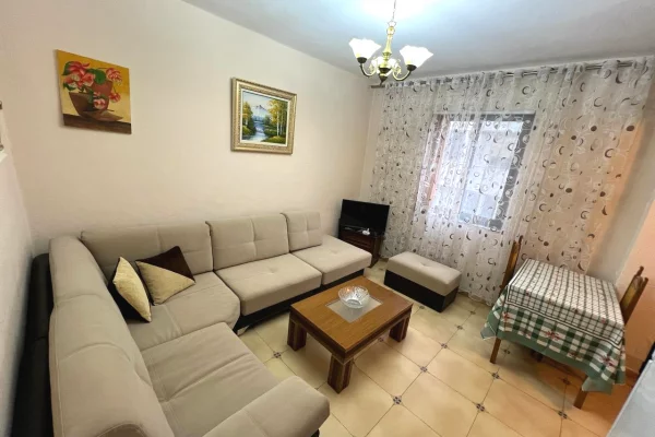 Appartamento in affitto a Scutari 1+1, Arredato