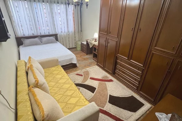 Appartamento in affitto a Scutari 1+1, Arredato