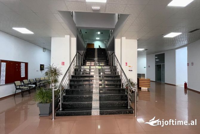 Ambient biznesi me qera 3+1 ne Tirane - 14,000 Euro