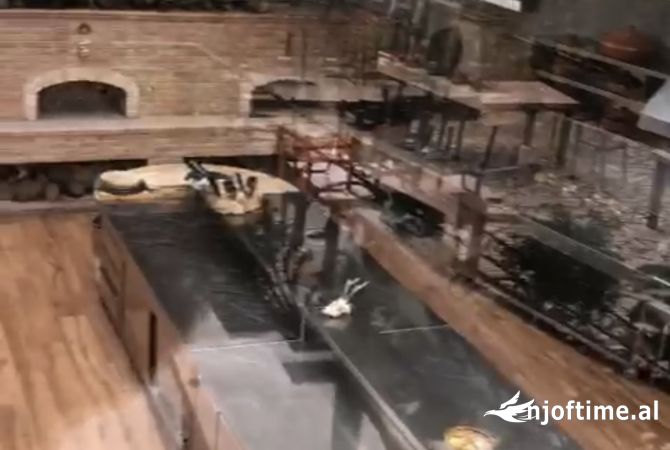 Ambient biznesi me qera 2+1 ne Tirane - 1,200 Euro