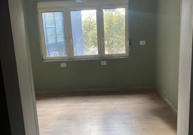 Ambient biznesi me qera 3+1 ne Tirane - 18,000 Leke