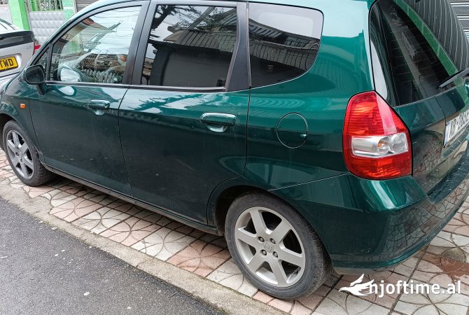 Makina ne shitje ne Tirane, Honda, 2003 gasoline-gas,Kambio Automatik Pagesa 3,700  Euro.