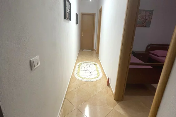 Shtepi me qera 2+1 ne Tirane - 550 Euro