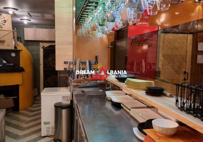 Jepet me qera Bar Restorant Piceri buze rruges se Kavajes prane Condor Center (ID 4271814)