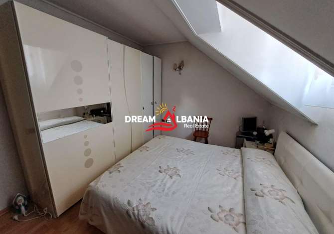 Shtepi ne shitje Apartament ne Tirane, 2+1, Mobilimi E mobiluar, Pagesa 93,000  Euro.