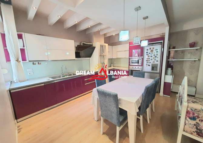 Shtepi me qera Apartament ne Tirane, 3+1, Mobilimi E mobiluar, Pagesa 700  Euro.