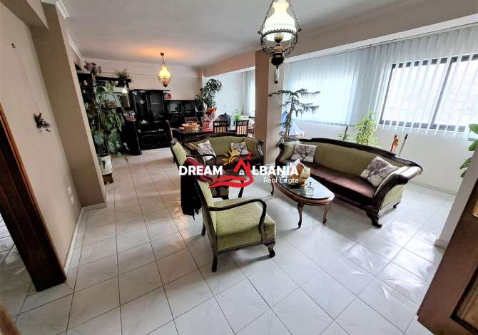 Shtepi ne shitje Apartament ne Tirane, 4+1, Mobilimi Pjeserisht e mobiluar, Pagesa 130,000  Euro.