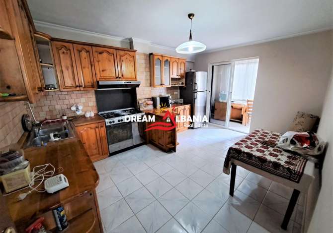 Shtepi ne shitje Apartament ne Tirane, 4+1, Mobilimi Pjeserisht e mobiluar, Pagesa 130,000  Euro.