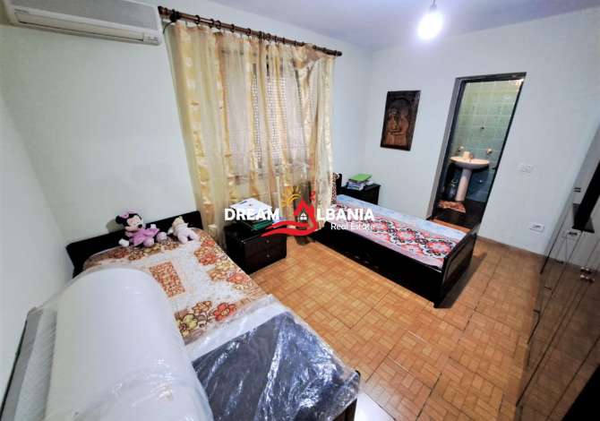 Shtepi ne shitje Apartament ne Tirane, 4+1, Mobilimi Pjeserisht e mobiluar, Pagesa 130,000  Euro.