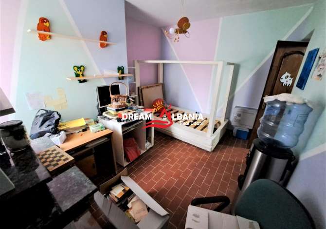 Shtepi ne shitje Apartament ne Tirane, 4+1, Mobilimi Pjeserisht e mobiluar, Pagesa 130,000  Euro.