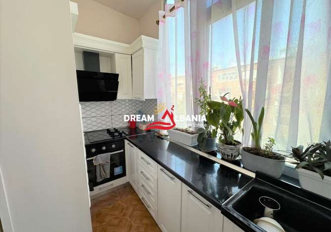 Shtepi ne shitje Apartament ne Tirane, 2+1, Mobilimi E mobiluar, Pagesa 170,000  Euro.