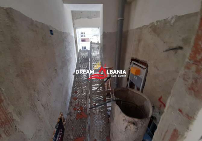 Shtepi ne shitje Apartament ne Tirane, 1+1, Mobilimi Bosh, pa mobiluar, Pagesa 84,000  Euro.