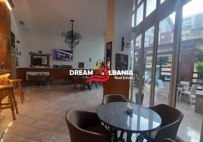 Ambient biznesi me qera 2+1 ne Tirane - 3,000 Euro