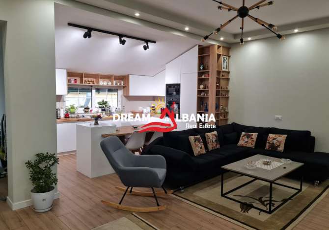 Shtepi ne shitje 2+1 ne Tirane - 220,000 Euro