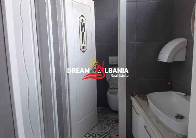 Bar-Restorant me qera ne zonen e Bllokut, prane Kopshtit 31ne Tirane (ID 4271424)