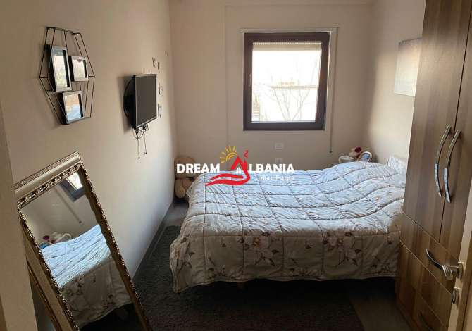 Shtepi ne shitje Apartament ne Tirane, 2+1, Mobilimi E mobiluar, Pagesa 125,000  Euro.