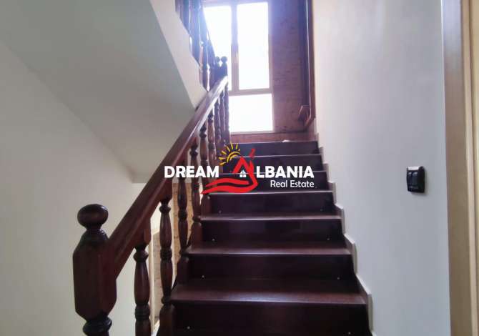 Shtepi ne shitje Duplex(shtepi me 2 kate) ne Tirane, 3+1, Mobilimi E mobiluar, Pagesa 630,000  Euro.