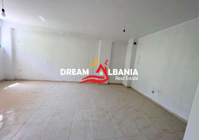 Shtepi ne shitje Apartament ne Tirane, 2+1, Mobilimi Bosh, pa mobiluar, Pagesa 125,000  Euro.