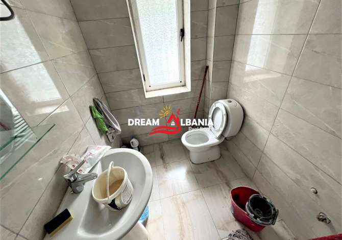 Zyre me qera tek Komuna e Parisit prane Luis Medical Center ne Tirane (ID 4229319)