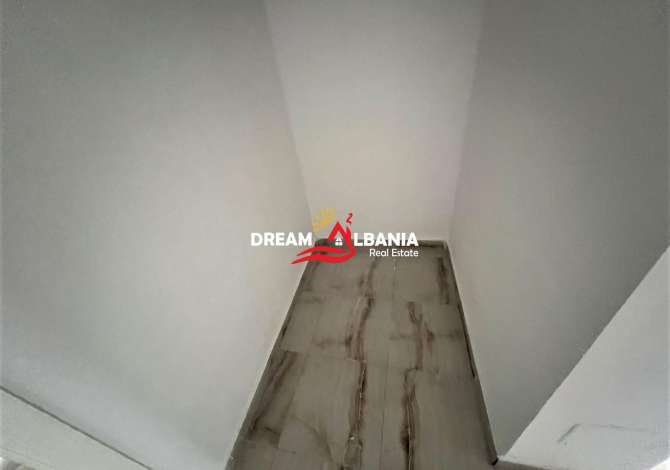 Zyre me qera tek Komuna e Parisit prane Luis Medical Center ne Tirane (ID 4229319)