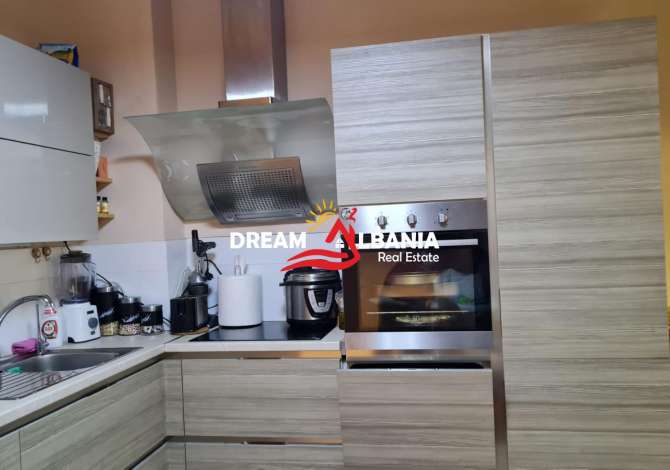 Shtepi ne shitje Apartament ne Tirane, 3+1, Mobilimi E mobiluar, Pagesa 185,000  Euro.