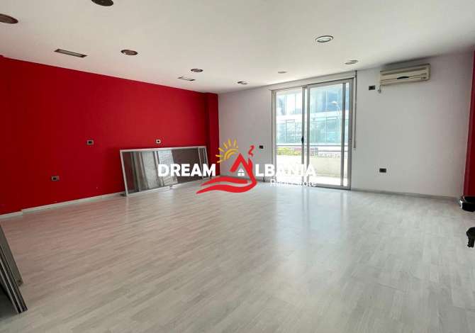 Ambjent biznesi me qera Tek Rrethrrotullimi i Terminalit Jug-Veri  , prane Casa Italia ( ID 4271841)