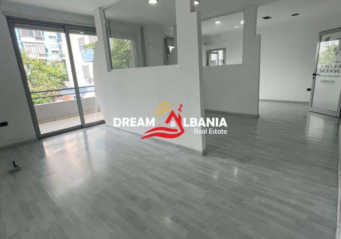 Ambjent biznesi me qera Tek Rrethrrotullimi i Terminalit Jug-Veri  , prane Casa Italia ( ID 4271841)