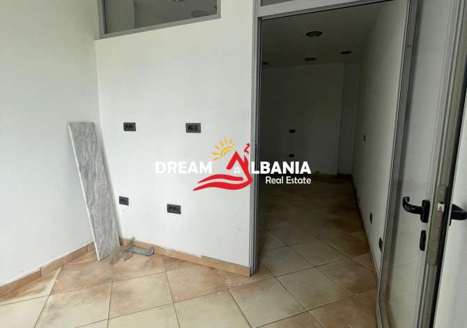 Ambjent biznesi me qera Tek Rrethrrotullimi i Terminalit Jug-Veri  , prane Casa Italia ( ID 4271841)