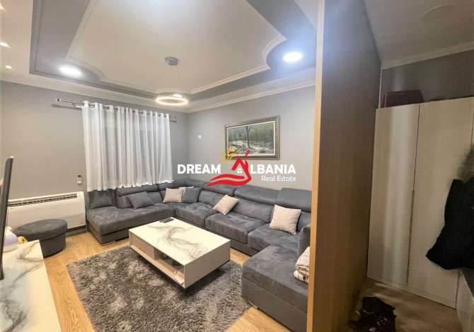 Shtepi ne shitje Apartament ne Tirane, 3+1, Mobilimi E mobiluar, Pagesa 240,000  Euro.