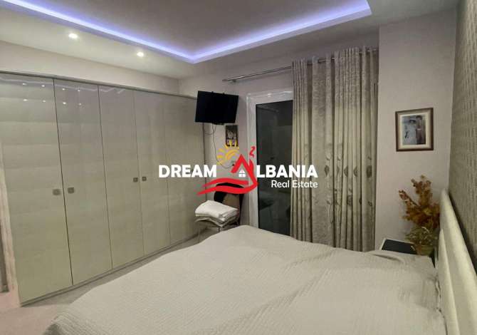 Shtepi ne shitje Apartament ne Tirane, 3+1, Mobilimi E mobiluar, Pagesa 240,000  Euro.