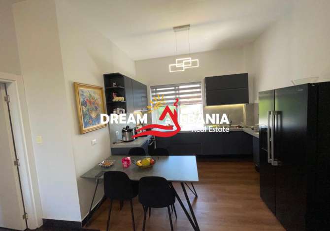 Shtepi me qera Vila Luksoze ne Tirane, 6+1, Mobilimi E mobiluar, Pagesa 3,000  Euro.