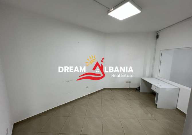 Zyre me qera tek Komuna e Parisit prane Stadiumit Dinamo ne Tirane (ID 4261903)