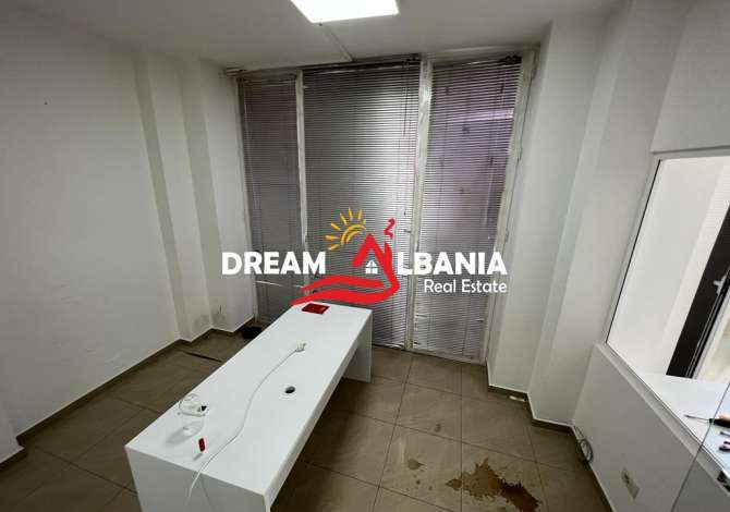 Zyre me qera tek Komuna e Parisit prane Stadiumit Dinamo ne Tirane (ID 4261903)