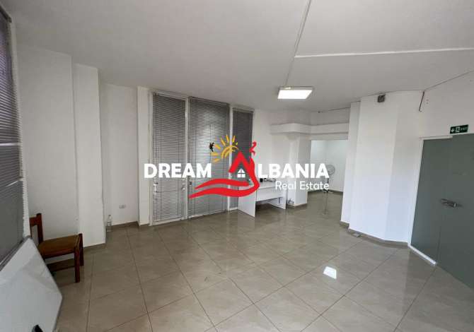 Zyre me qera tek Komuna e Parisit prane Stadiumit Dinamo ne Tirane (ID 4261903)