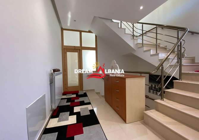 Shtepi me qera Apartament ne Tirane, 3+1, Mobilimi E mobiluar, Pagesa 2,500  Euro.