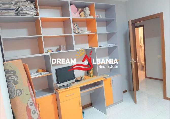 Shtepi ne shitje Apartament ne Tirane, 2+1, Mobilimi E mobiluar, Pagesa 165,000  Euro.